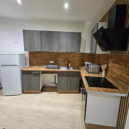 Проживание в семье Dans Centre De 15 Min A Pieds De La Gare Монлюсон